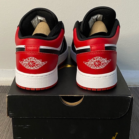 Jordan 1 Low Bred Toe - Picture 2 of 3